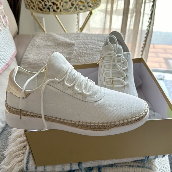 Michael Kors canvas sneaker - Picture 1 of 4